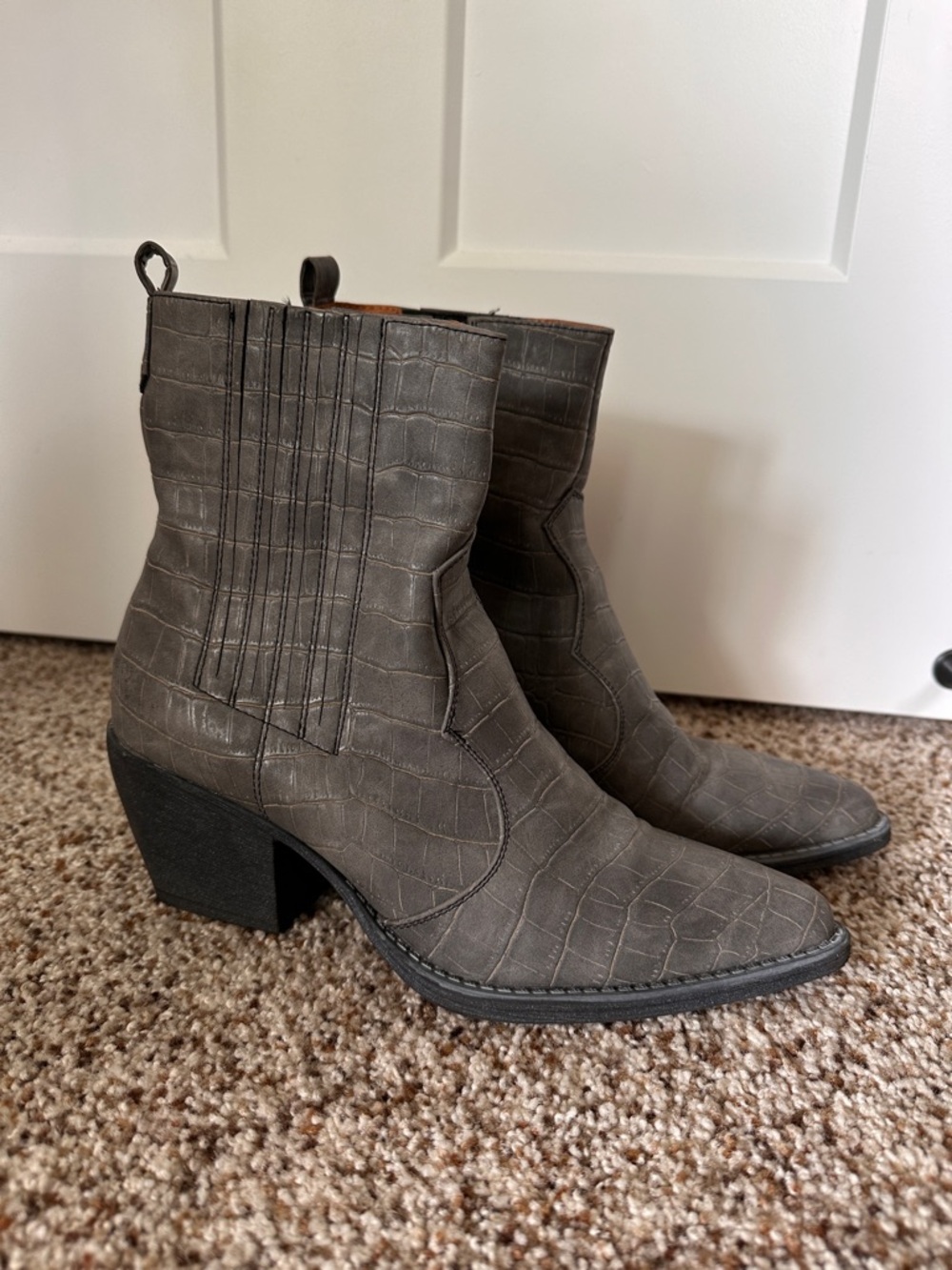 Short grey western boots size 7.5